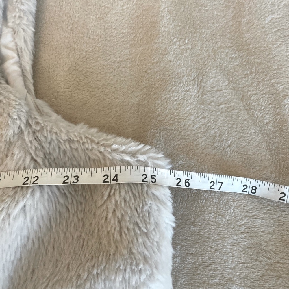Old Navy Zip Faux Fur Vest - Size 2X - Picture 9 of 12